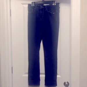 Levi size 8 mid rise skinny jeans